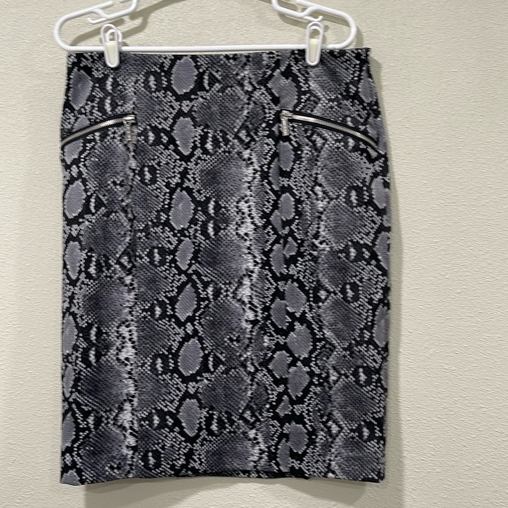 Michael Kors Black And White Skirt Size 12.  Liner.